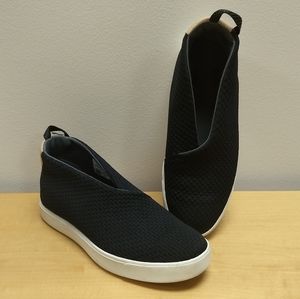 Under Armour women's modern court mid sneaker 6